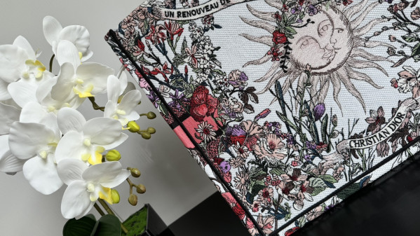 large D*or book tote-42*35*18.5cm