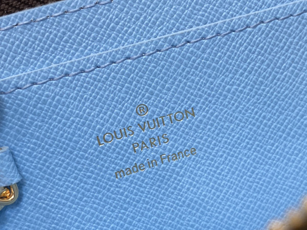 l**is V*t*n noa wallet-11*7*1.5cm