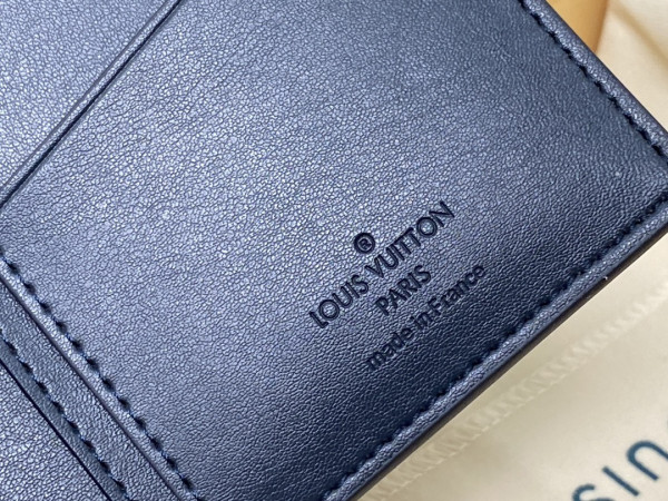 l**is V*t*n brazza wallet-10*19*2cm