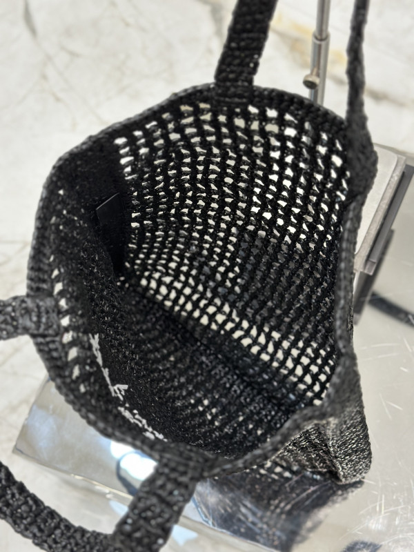 Pra*a crochet tote bag