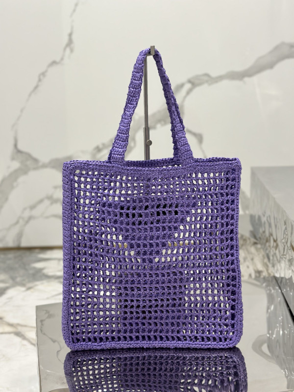 Pra*a crochet tote bag