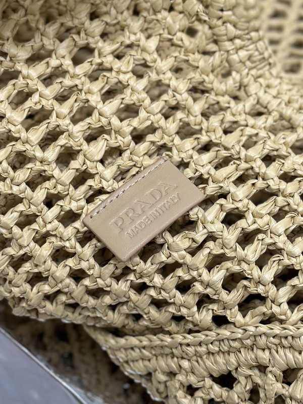 Pra*a crochet tote bag