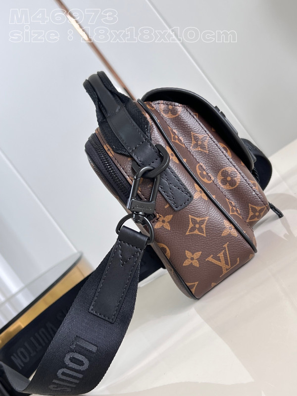 l**is V*t*n trail messenger-18*18*10cm