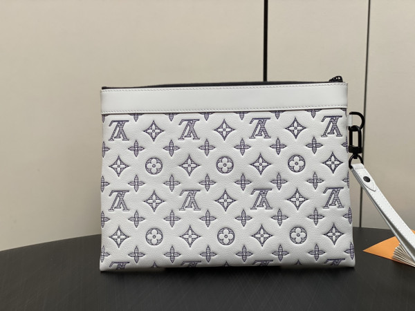 l**is V*t*n pochette to-go-30*21.5*2cm