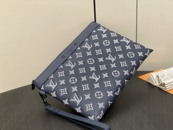 l**is V*t*n pochette to-go-30*21.5*2cm