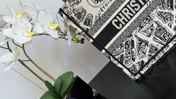 medium D*or book tote-36*18*28cm