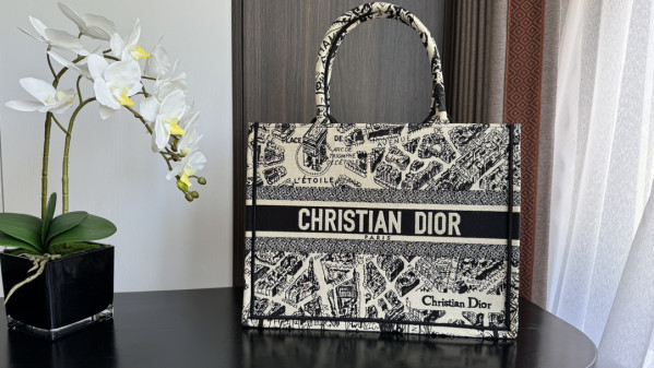 medium D*or book tote-36*18*28cm