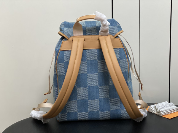 l**is V*t*n montsouris backpack