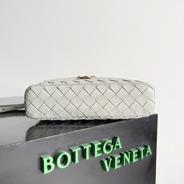 Bo*te*ga ve*ne*ta vanity case crossbody bag