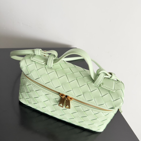 Bo*te*ga ve*ne*ta vanity case crossbody bag