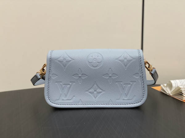 l**is V*t*n nano diane-19*10.5*6 cm