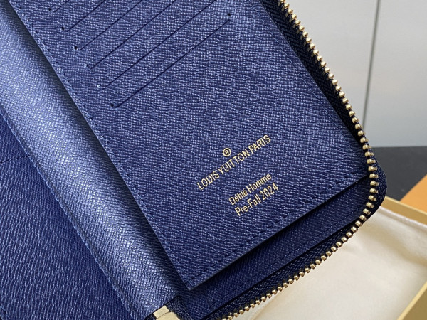 l**is V*t*n zippy wallet-10*20*2 cm