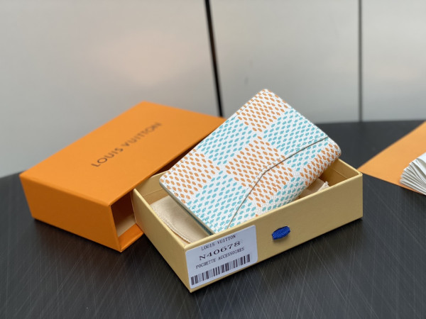l**is V*t*n pocket organizer-7.5*11.1*1 cm