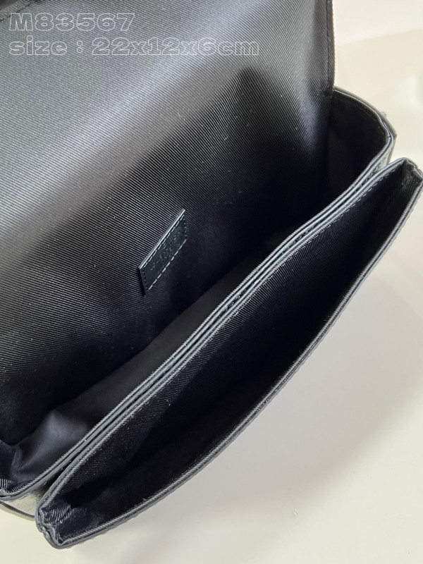 l**is V*t*n montsouris wearable wallet
