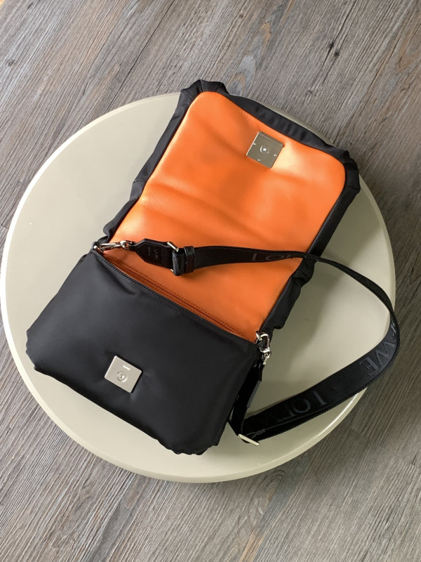 LOEWE Goya Puffer leather shoulder bag-23*17*9CM