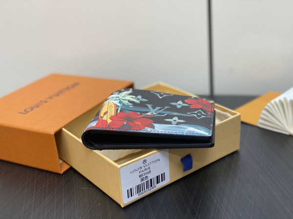 l**is V*t*n slender wallet-11*8.5*2cm
