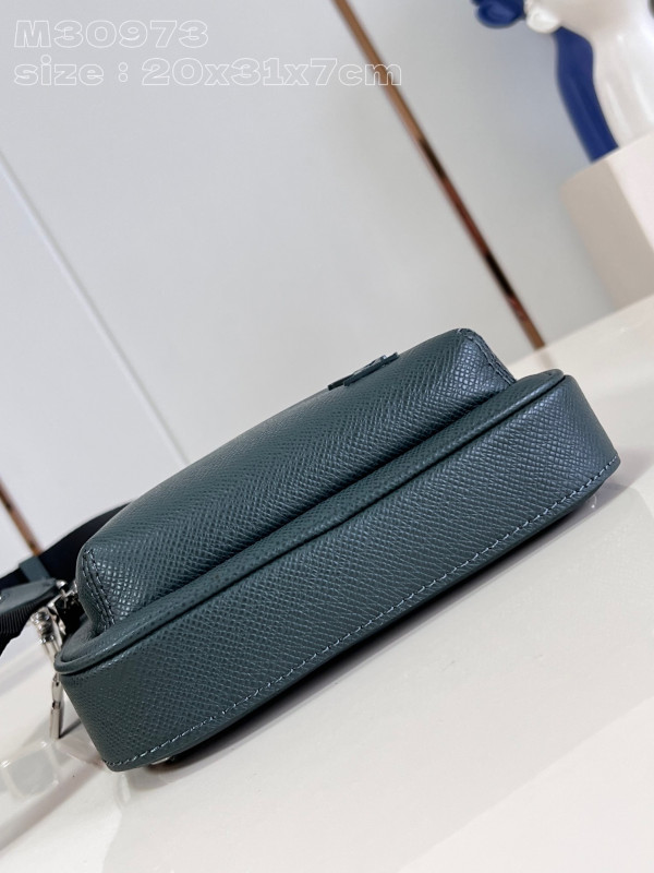 l**is V*t*n avenue slingbag nm-31*20*7cm