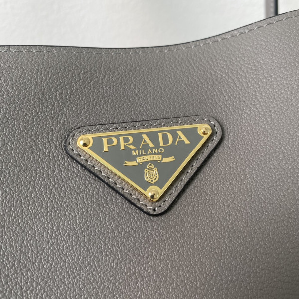 Pra*a medium leather handbag-25*18.5*12.5cm
