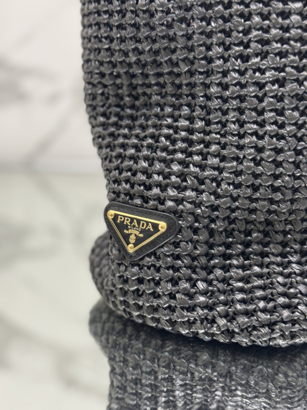Pra*a crochet tote bag