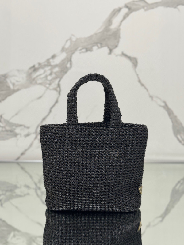 Pra*a crochet tote bag