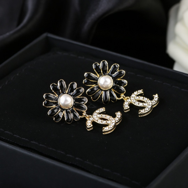 CL EARRINGS