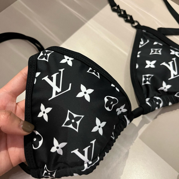 l**is V*t*n swimsuit