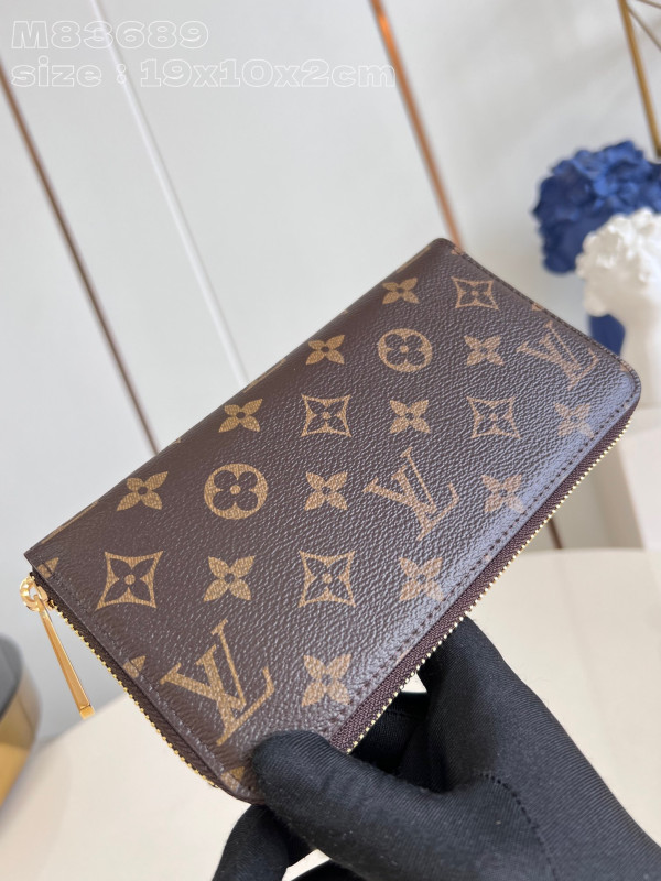 l**is V*t*n zippy wallet-10*20*2 cm