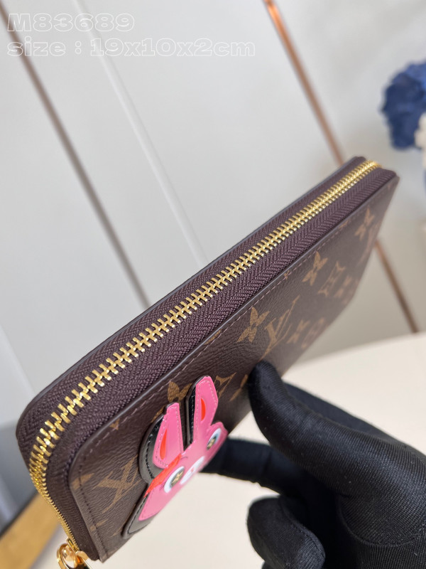 l**is V*t*n zippy wallet-10*20*2 cm