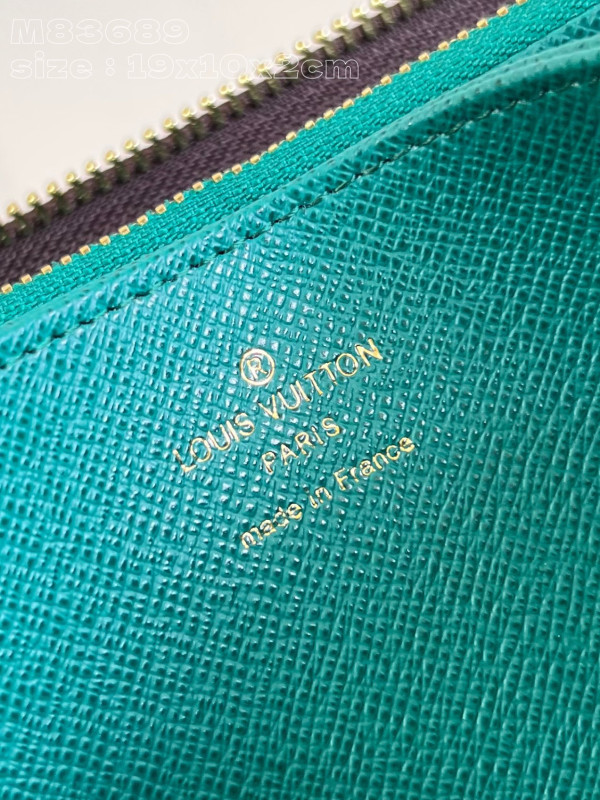 l**is V*t*n zippy wallet-10*20*2 cm