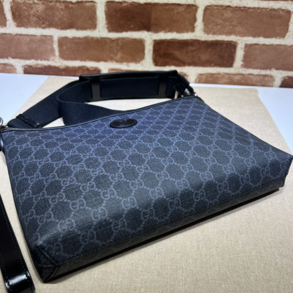 G*u*i messenger bag with interlocking g