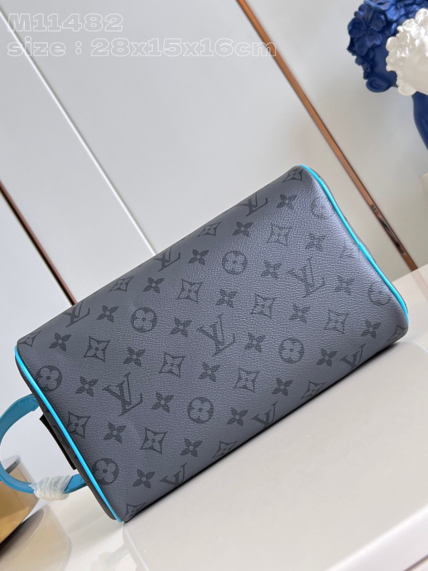 l**is V*t*n locker dopp kit bag-23*13*12cm
