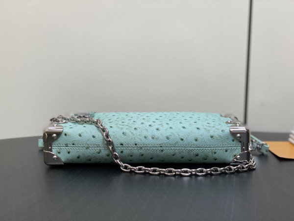 l**is V*t*n slim trunk-23*12*4cm