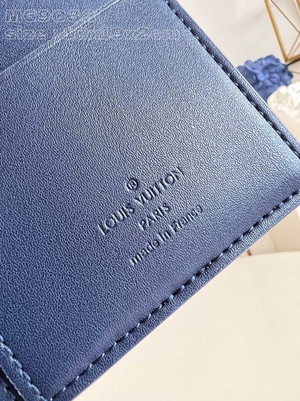 l**is V*t*n brazza wallet-10*19*2cm