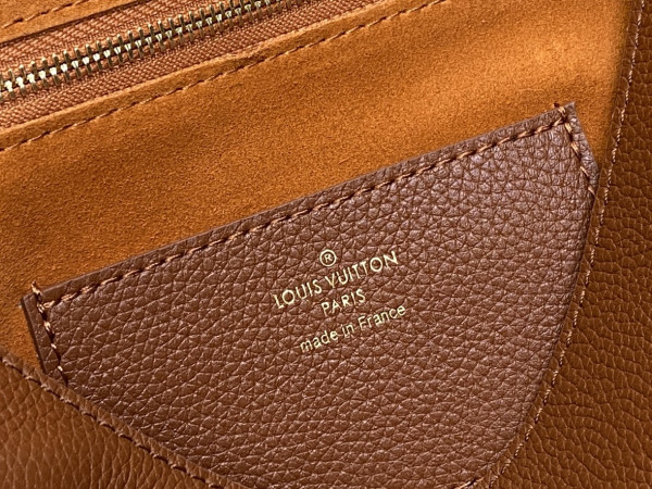 l**is V*t*n soft twist-27*19*9cm