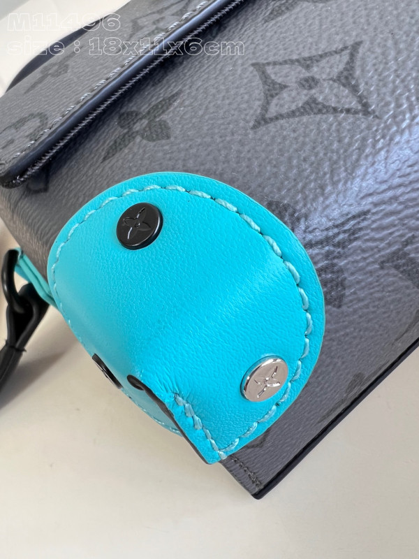 l**is V*t*n steamer wearable wallet-18*11*6.5cm