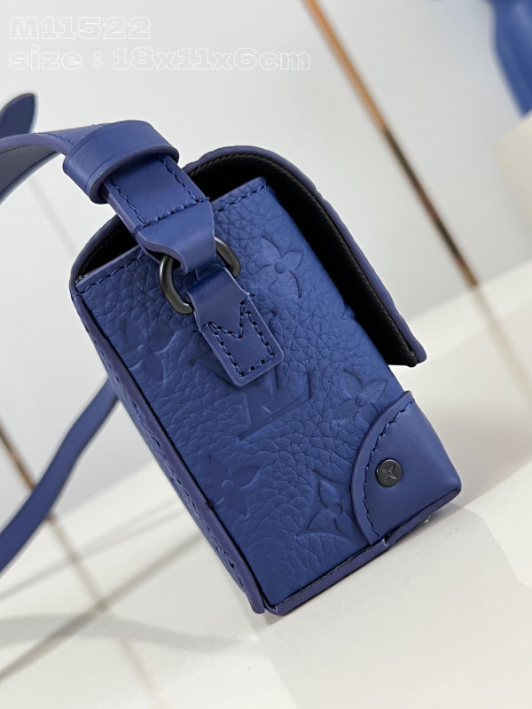 l**is V*t*n steamer wearable wallet-18*11*6.5cm