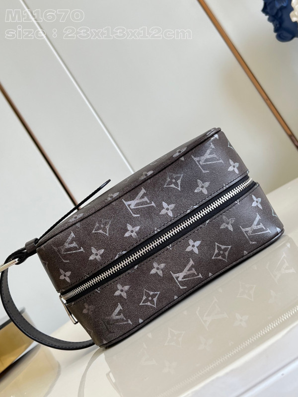 l**is V*t*n locker dopp kit bag-23*13*12cm
