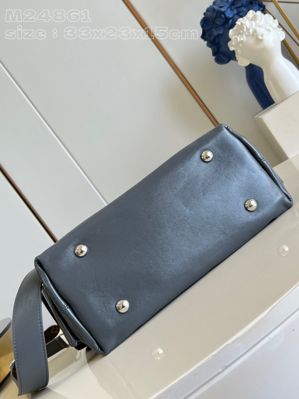 l**is V*t*n carryall cargo -33.5 x 23x15cm