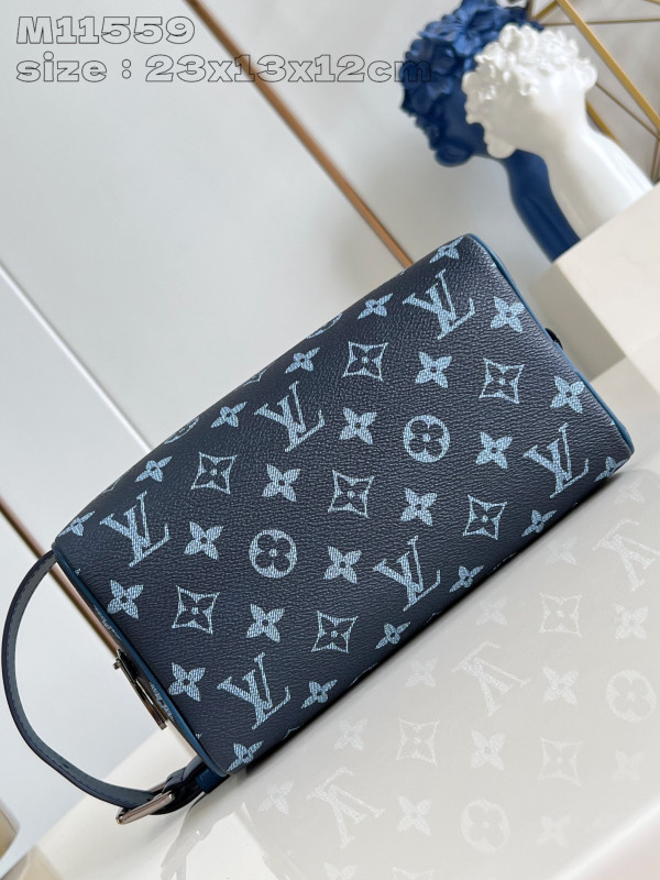 l**is V*t*n locker dopp kit bag-23*13*12cm