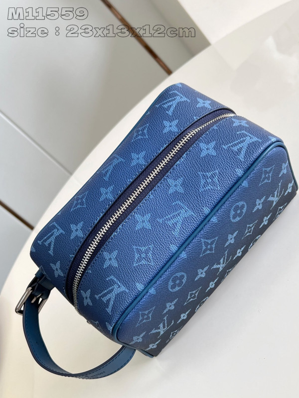 l**is V*t*n locker dopp kit bag-23*13*12cm