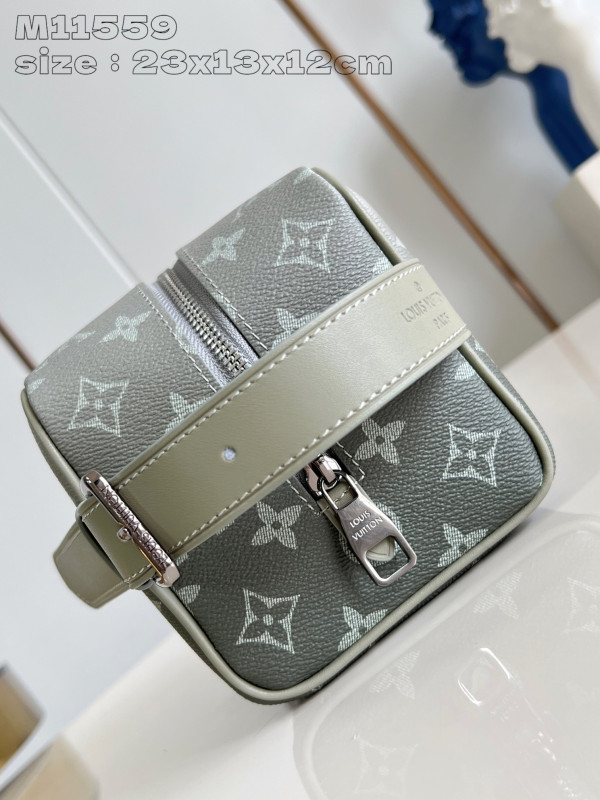 l**is V*t*n locker dopp kit bag-23*13*12cm