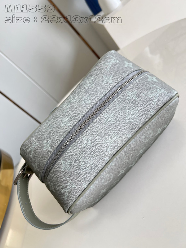 l**is V*t*n locker dopp kit bag-23*13*12cm