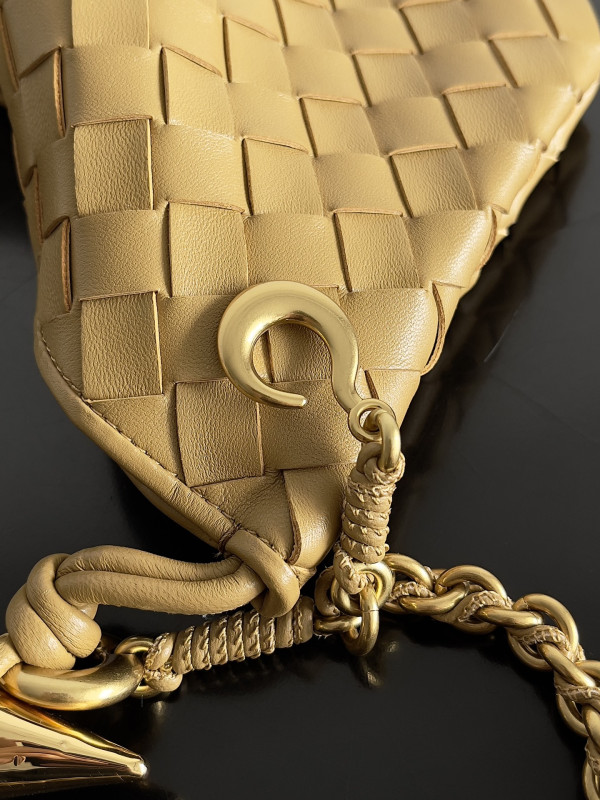 Bo*te*ga ve*ne*ta sardine with chain-33*20*4cm