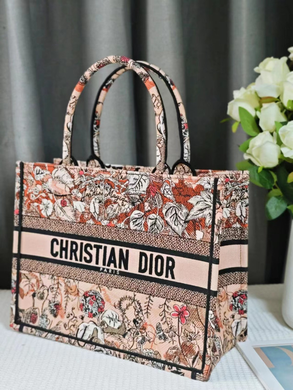 medium D*or book tote-36.5x27.5x16.5cm