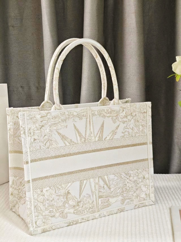 medium D*or book tote-36.5x27.5x16.5cm