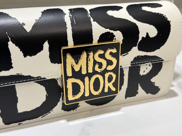 miss D*or flap bag