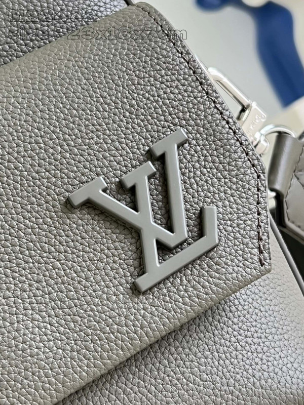l**is V*t*n fastline messenger-23.5*18*7cm