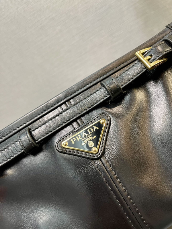 Pra*a small leather shoulder bag