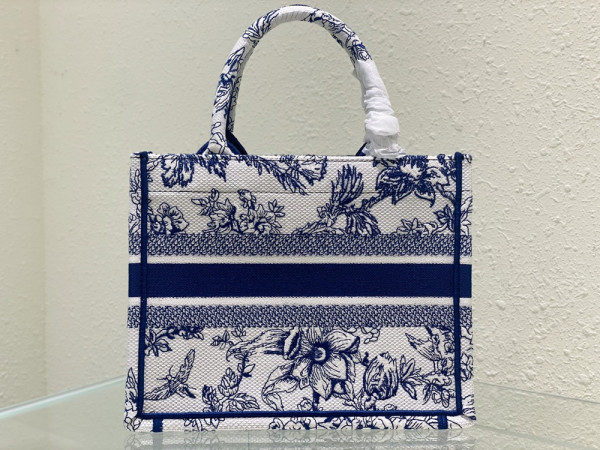 small D*or book tote
