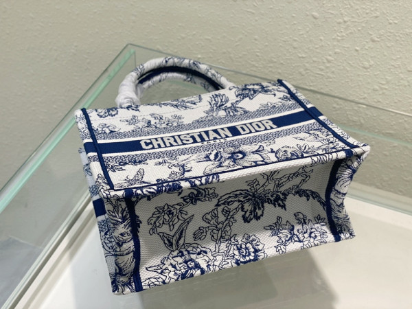 small D*or book tote